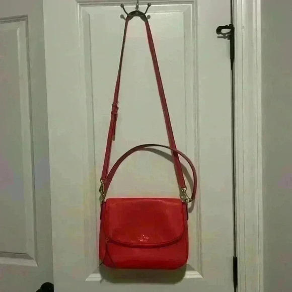 Kate Spade Bright Coral Pink Flap Crossbody like new condition pebbled leather - Picture 1 of 13